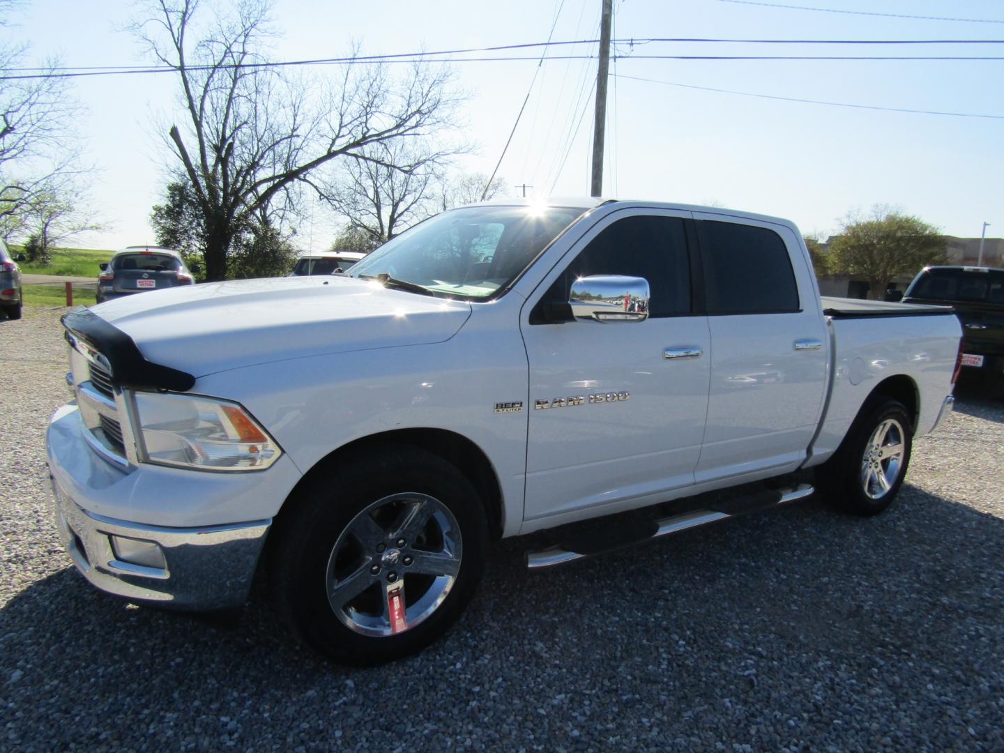 2011 White Dodge Ram 1500 SLT Crew Cab 2WD (1D7RB1CT3BS) with an 5.7L V8 OHV 16V engine, Automatic transmission, located at 15016 S Hwy 231, Midland City, AL, 36350, (334) 983-3001, 31.306210, -85.495277 - Photo#2